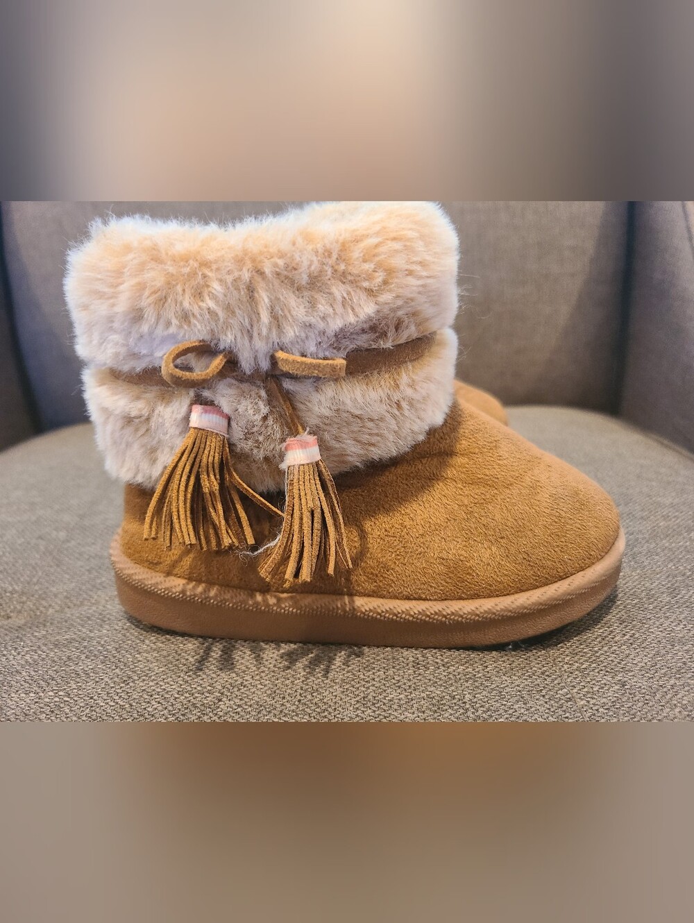 Toddler' Tan Suede Faux Fur Lined Boots with Tassels - size 9
